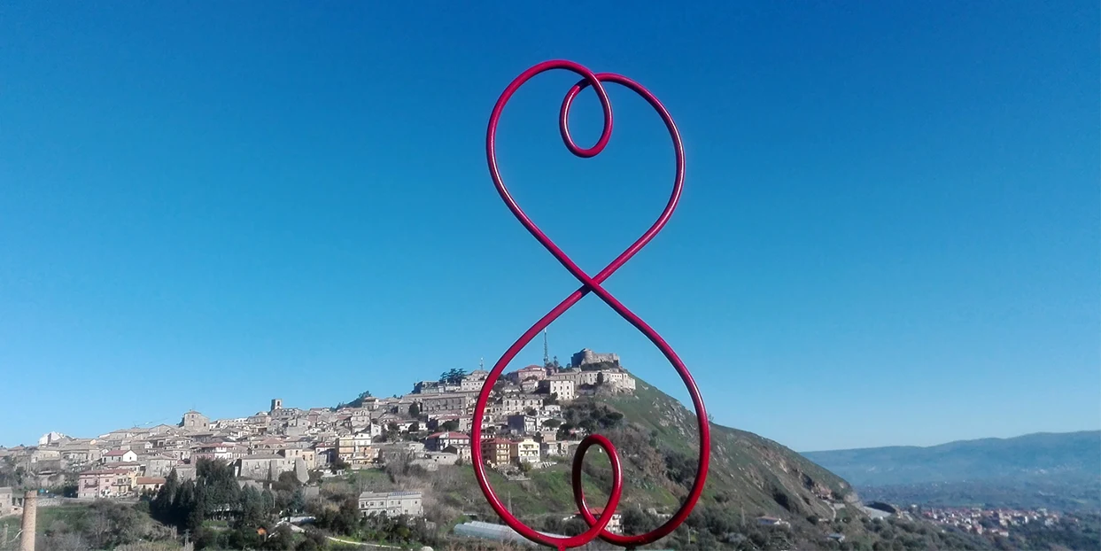 Cuore Infinito e il panorama di Vibo Valentia